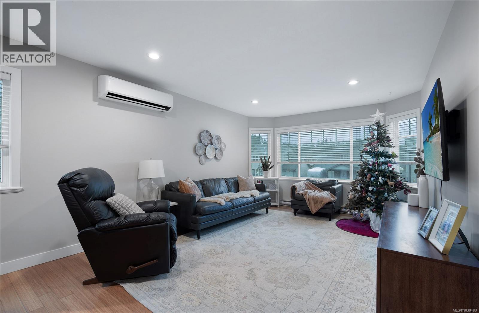 367 APPLEWOOD CRES - 10