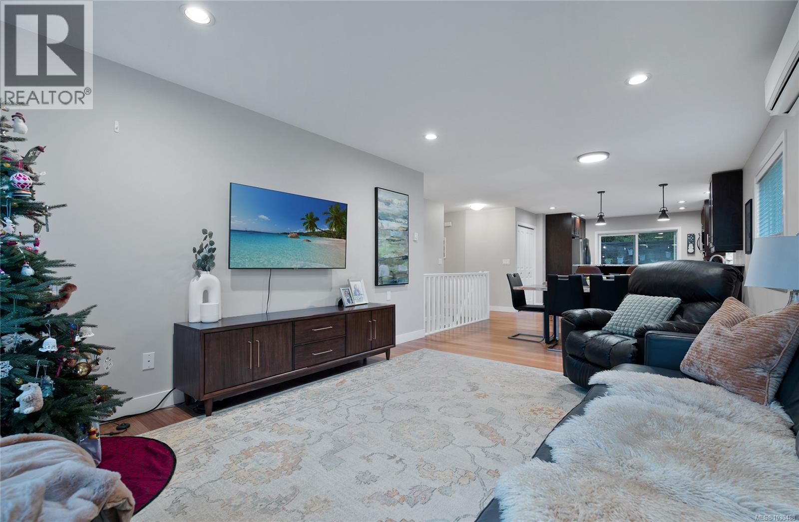 367 APPLEWOOD CRES - 12