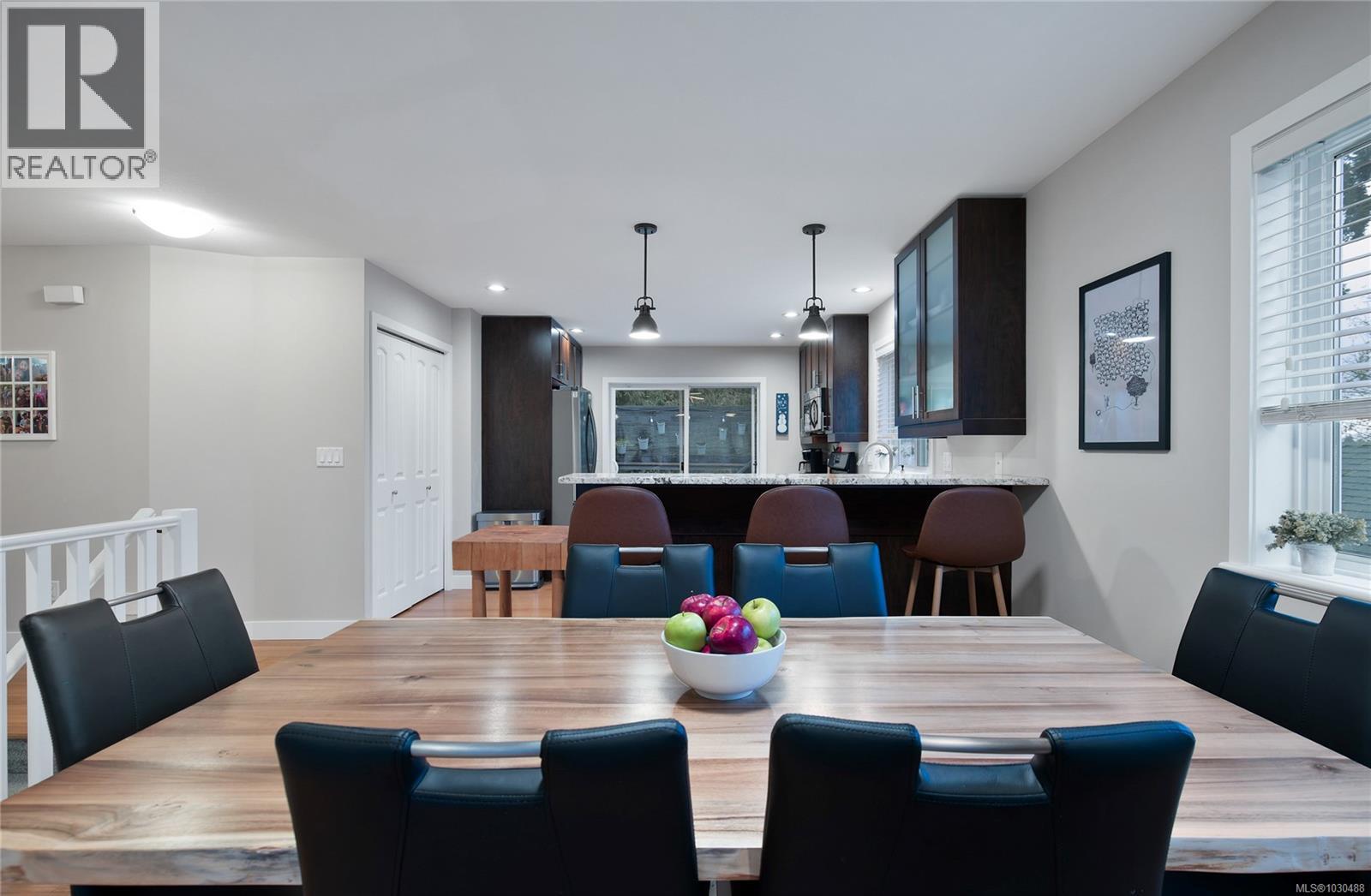 367 APPLEWOOD CRES - 13