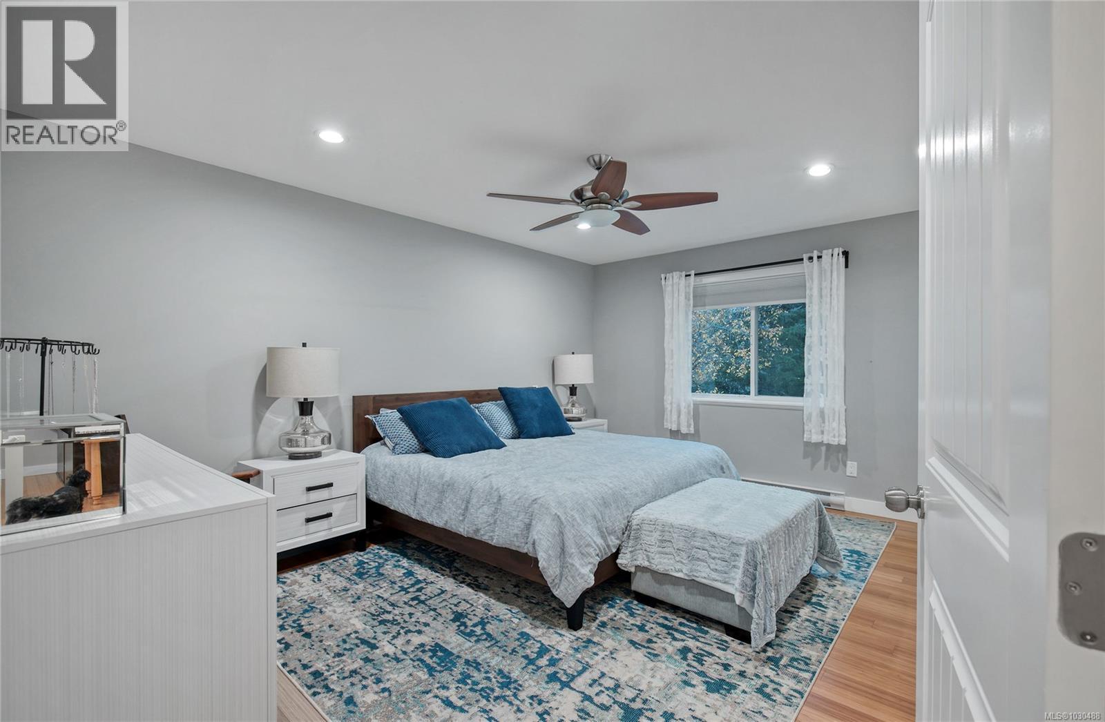 367 APPLEWOOD CRES - 14