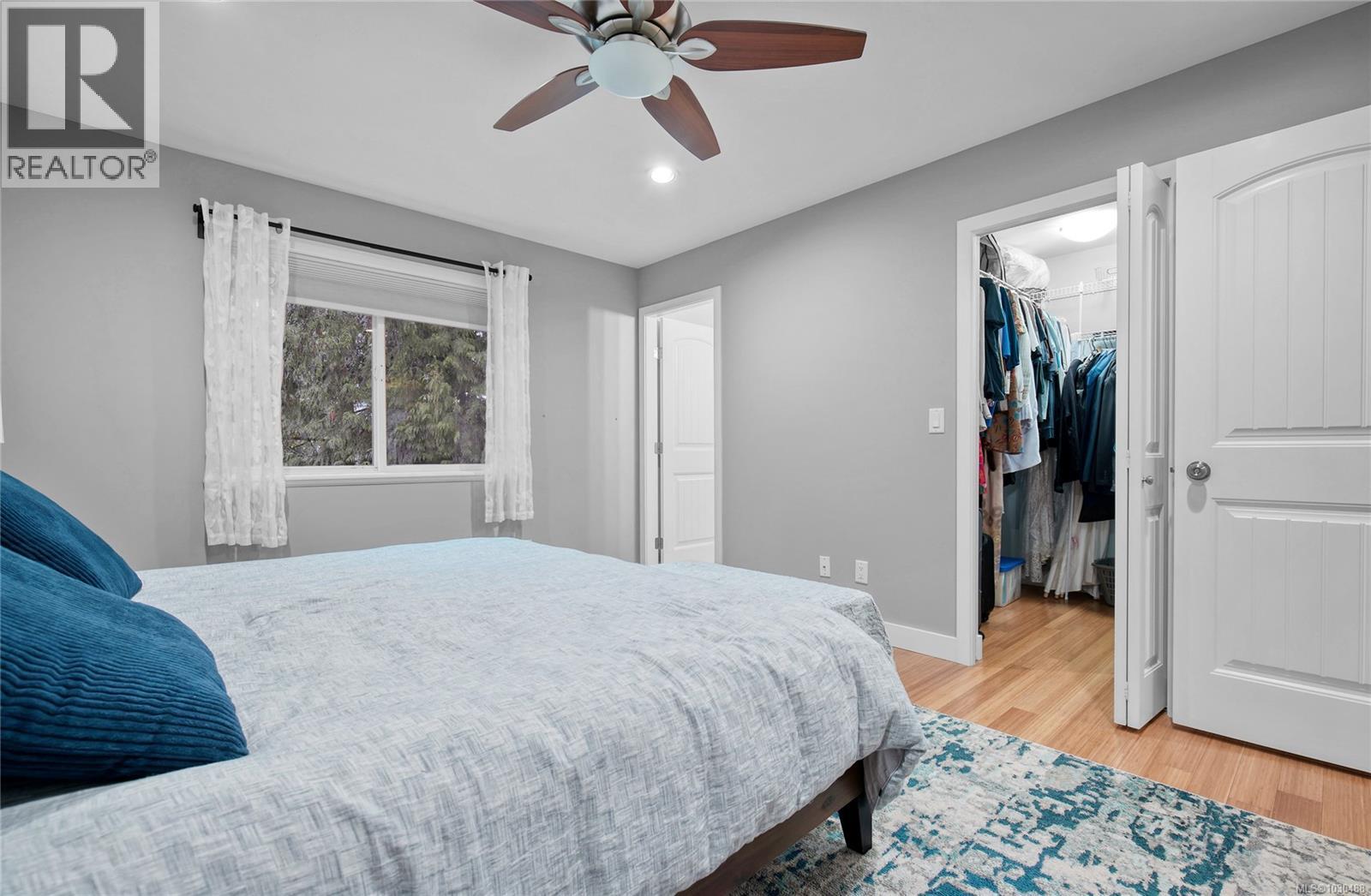 367 APPLEWOOD CRES - 16