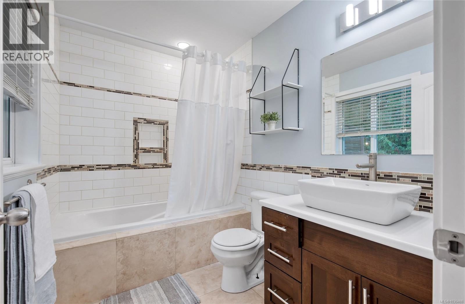 367 APPLEWOOD CRES - 17