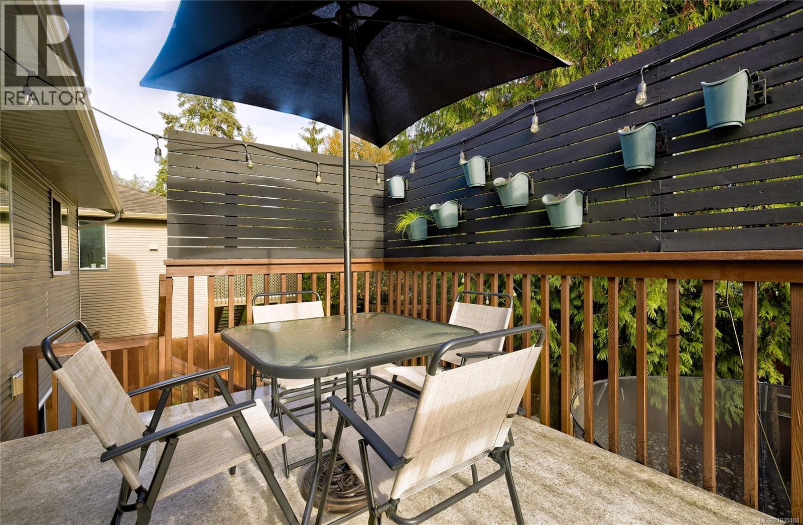 367 APPLEWOOD CRES - 24