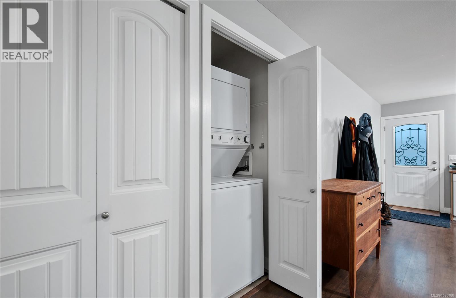 367 APPLEWOOD CRES - 38