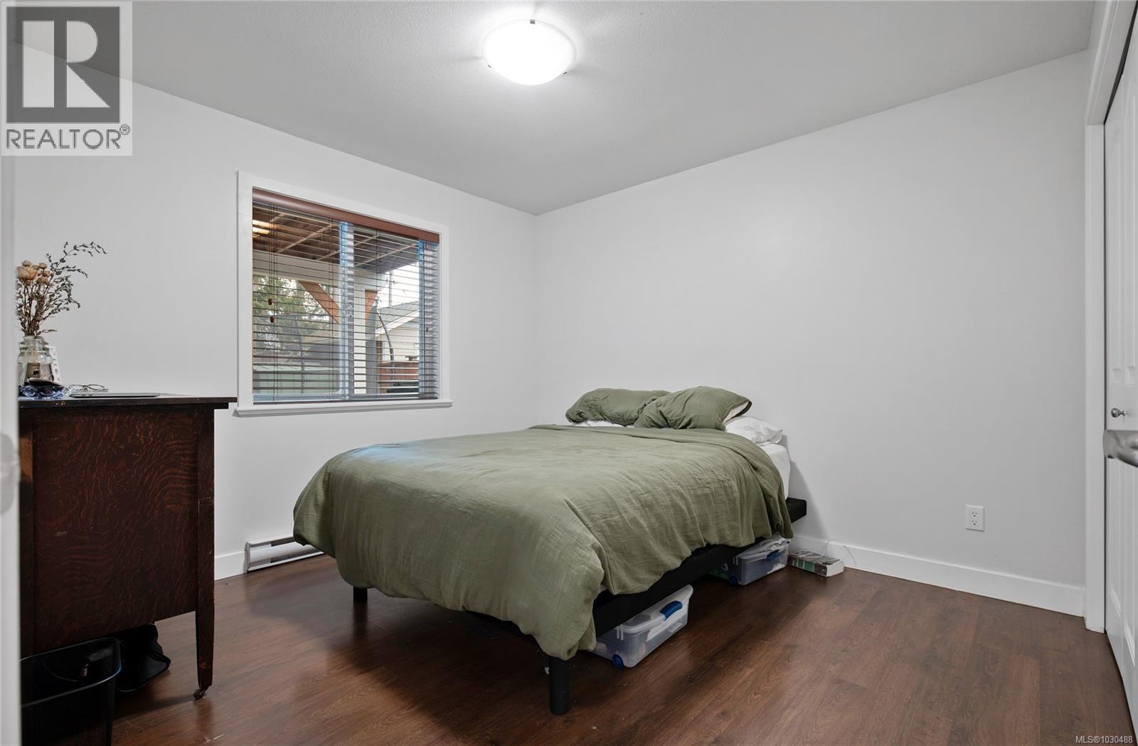 367 APPLEWOOD CRES - 39