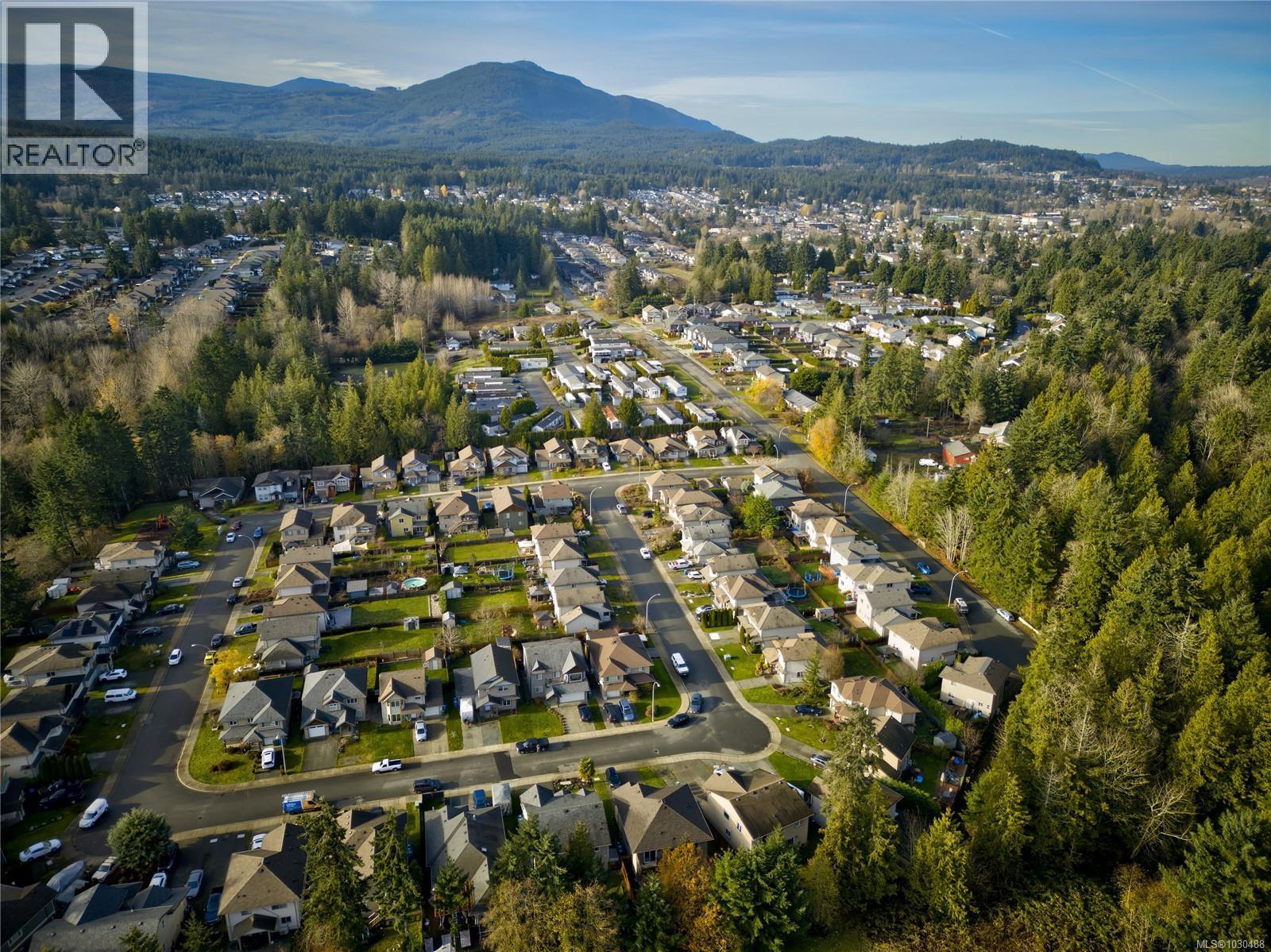 367 APPLEWOOD CRES - 44