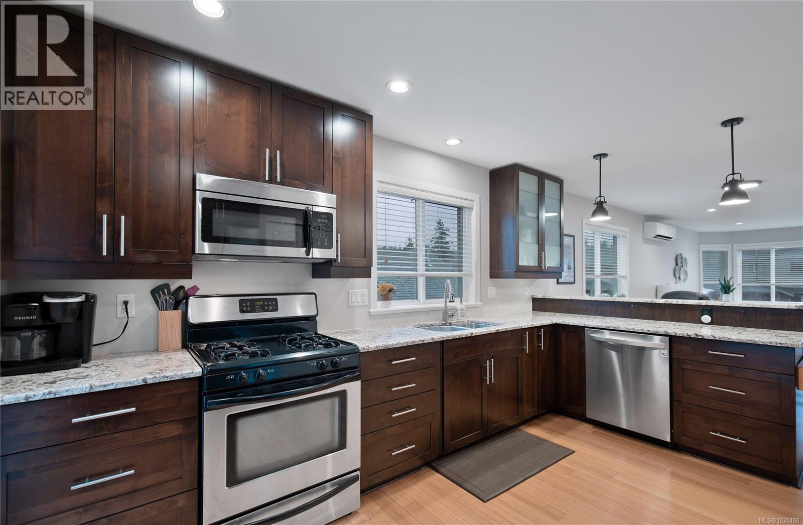 367 APPLEWOOD CRES - 6