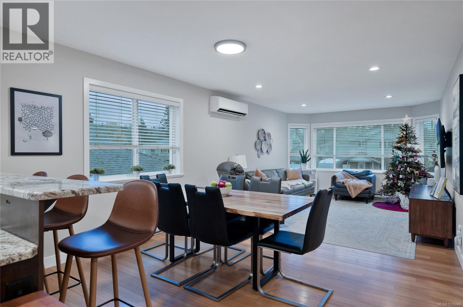 367 APPLEWOOD CRES - 9