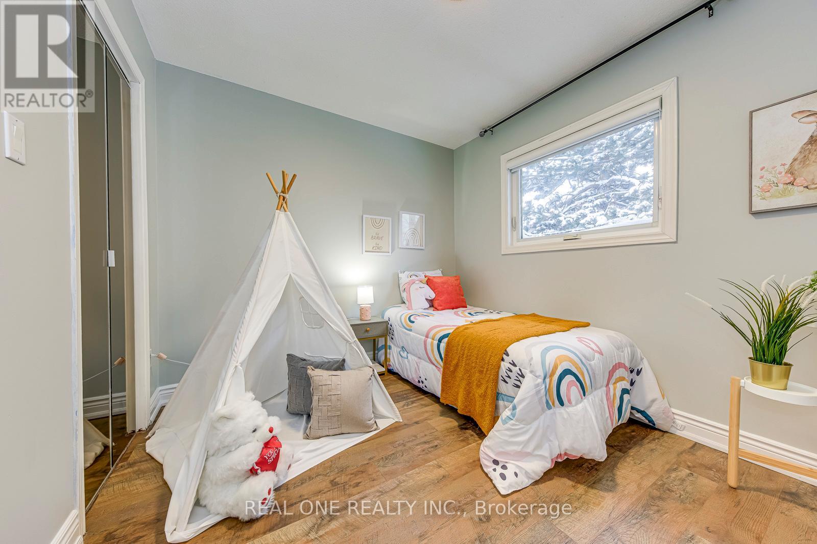2 – 2006 GLENADA CRESCENT, Oakville (WC Wedgewood Creek), Ontario