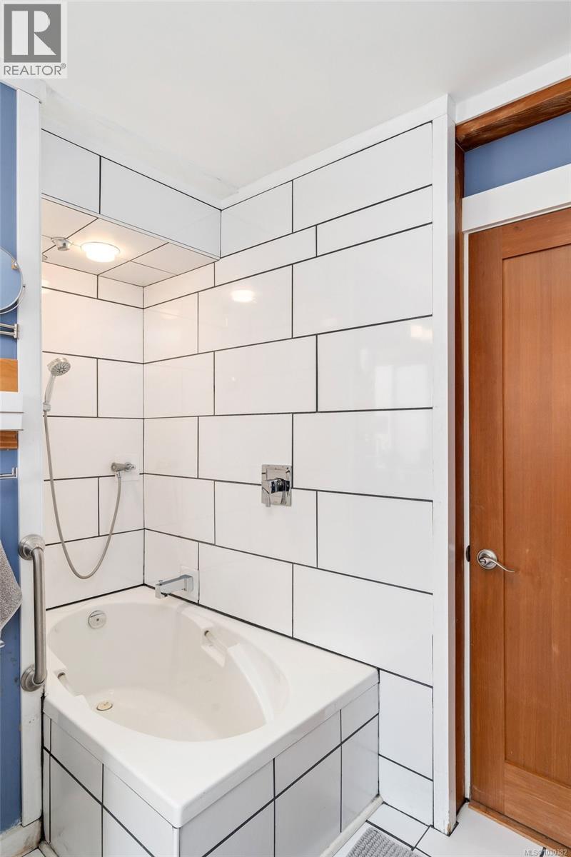 1209 Palmer Rd, Saanich