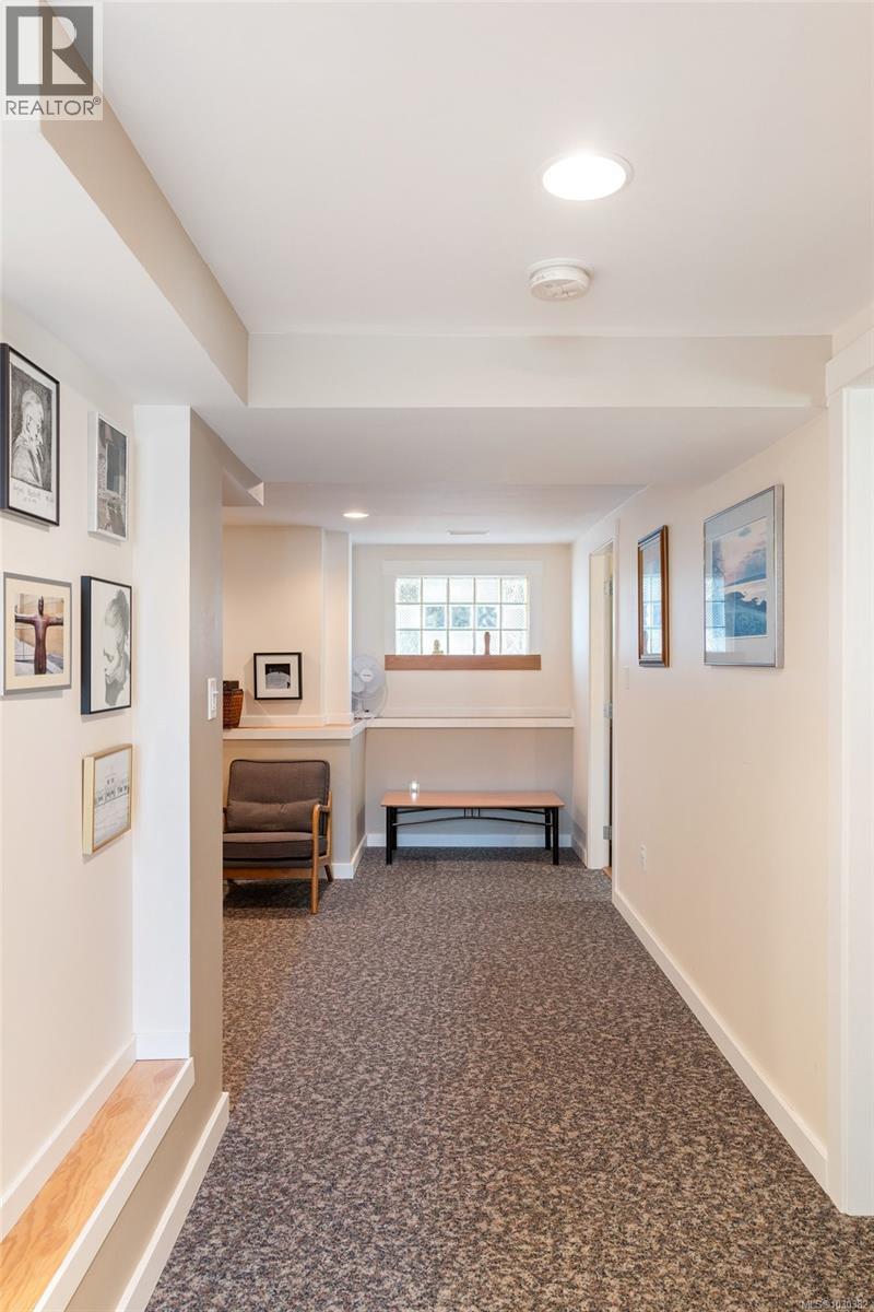 1209 Palmer Rd, Saanich