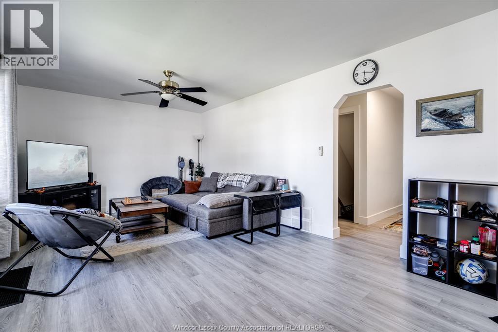 1167 ASKIN AVENUE - 3
