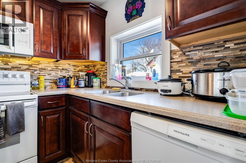 1167 ASKIN AVENUE - 9