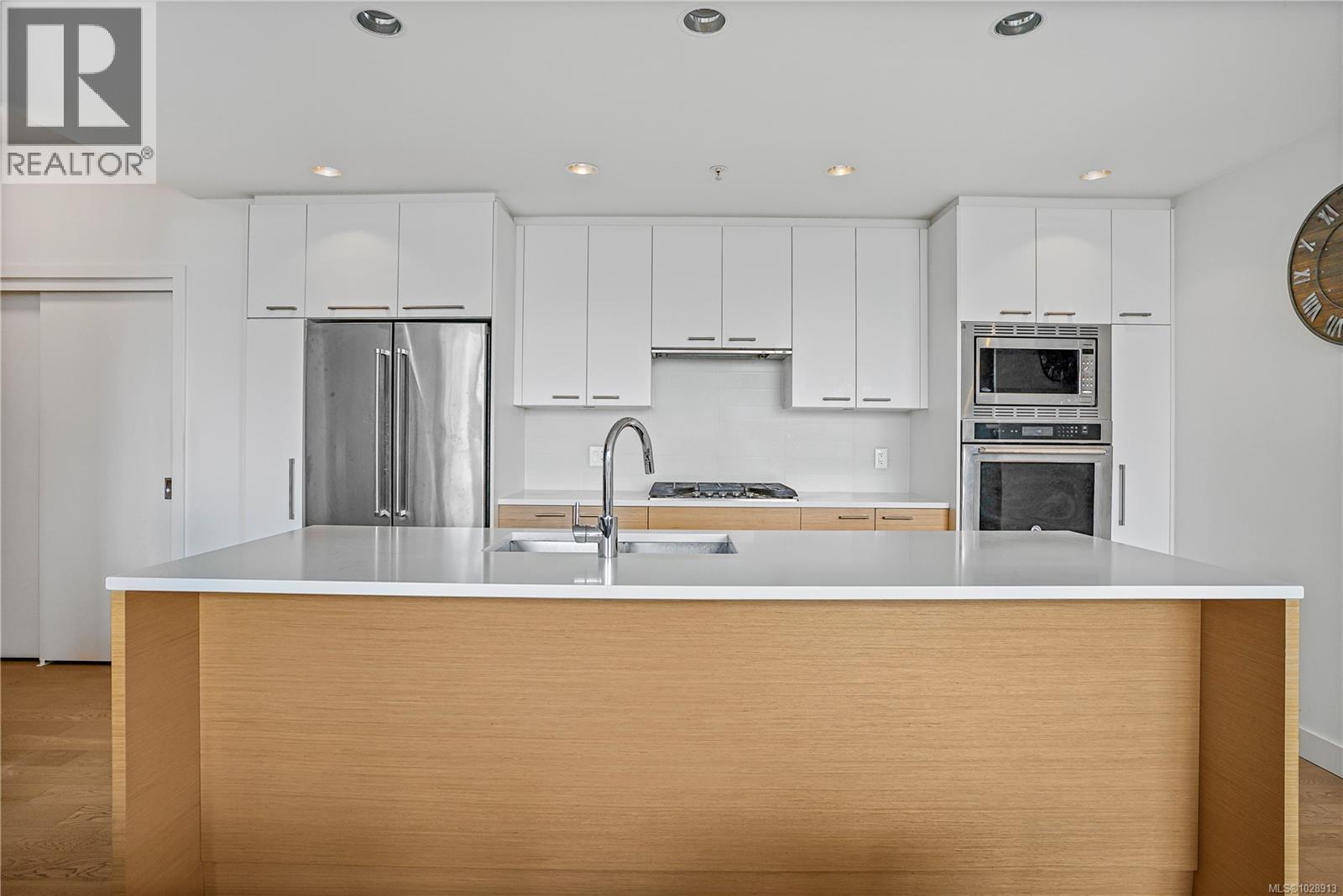 402 4011 Rainbow Hill Lane, Saanich