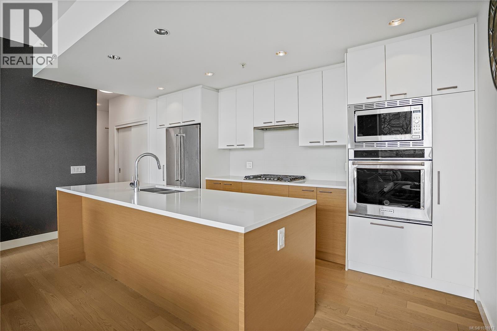 402 4011 Rainbow Hill Lane, Saanich