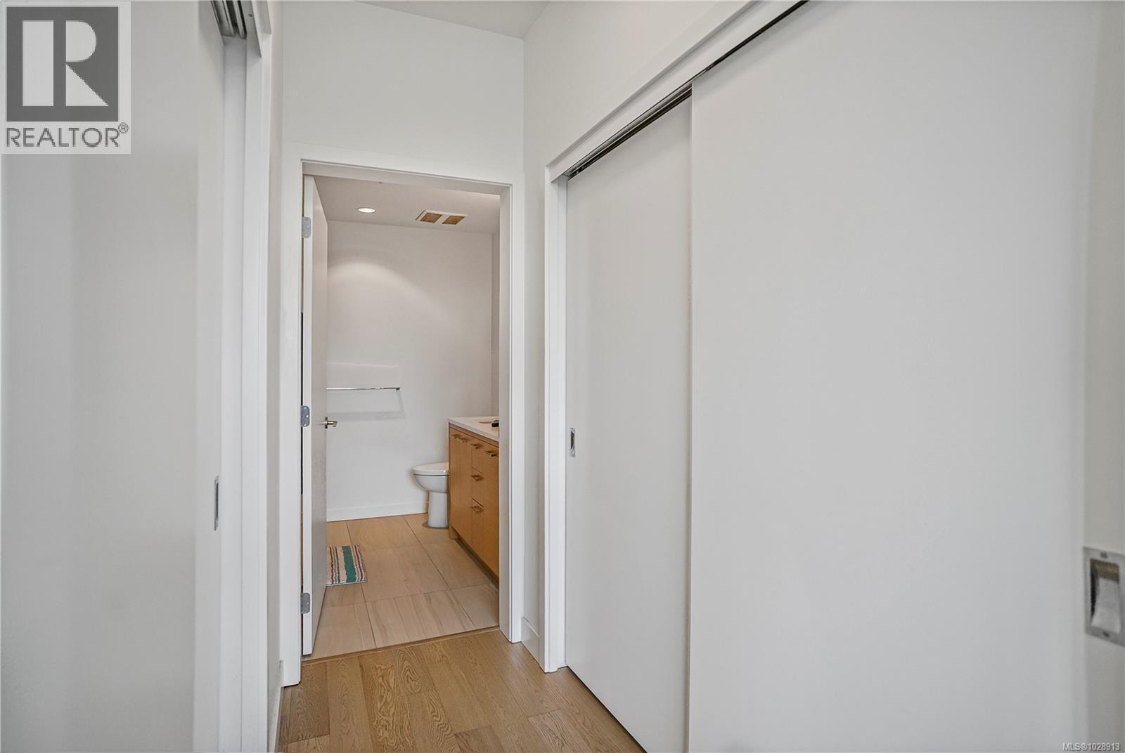 402 4011 Rainbow Hill Lane, Saanich