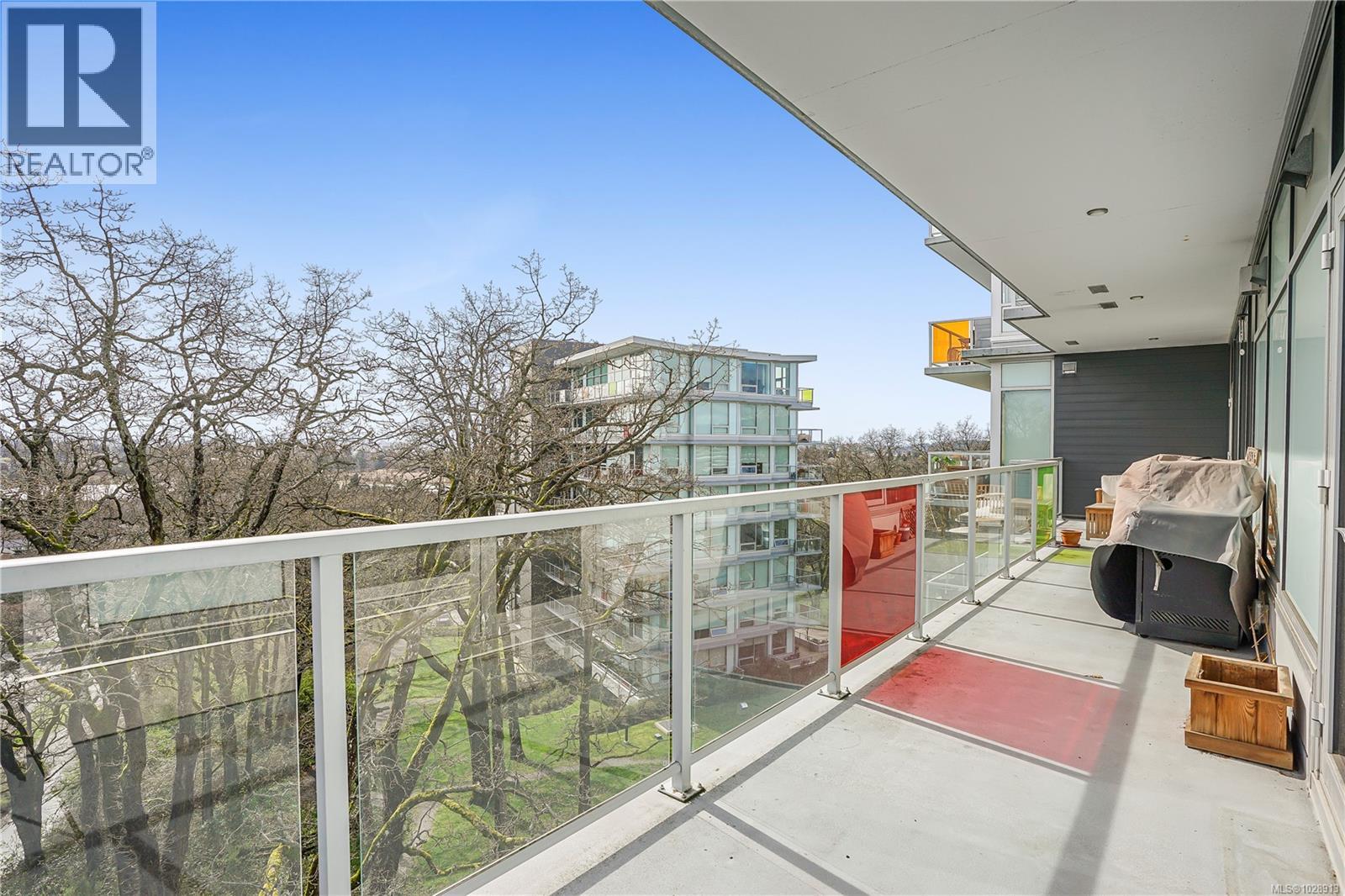 402 4011 Rainbow Hill Lane, Saanich