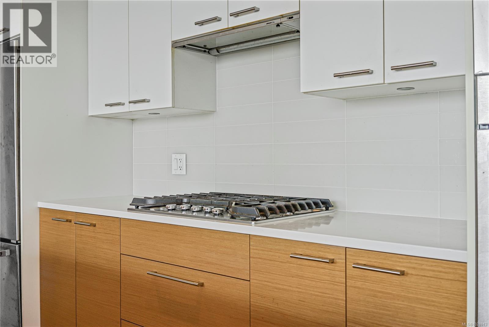 402 4011 Rainbow Hill Lane, Saanich