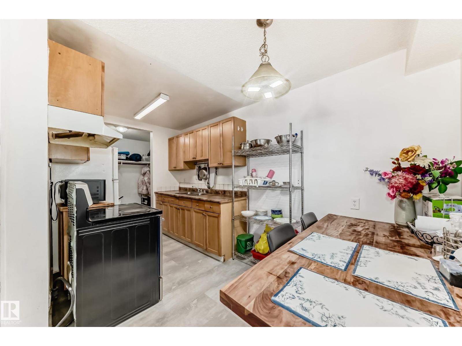 #5C 5715 133 AV NW, Edmonton