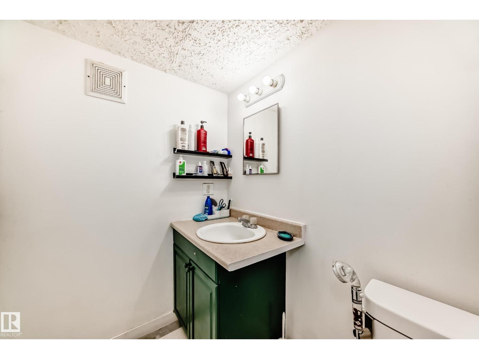 #5C 5715 133 AV NW, Edmonton