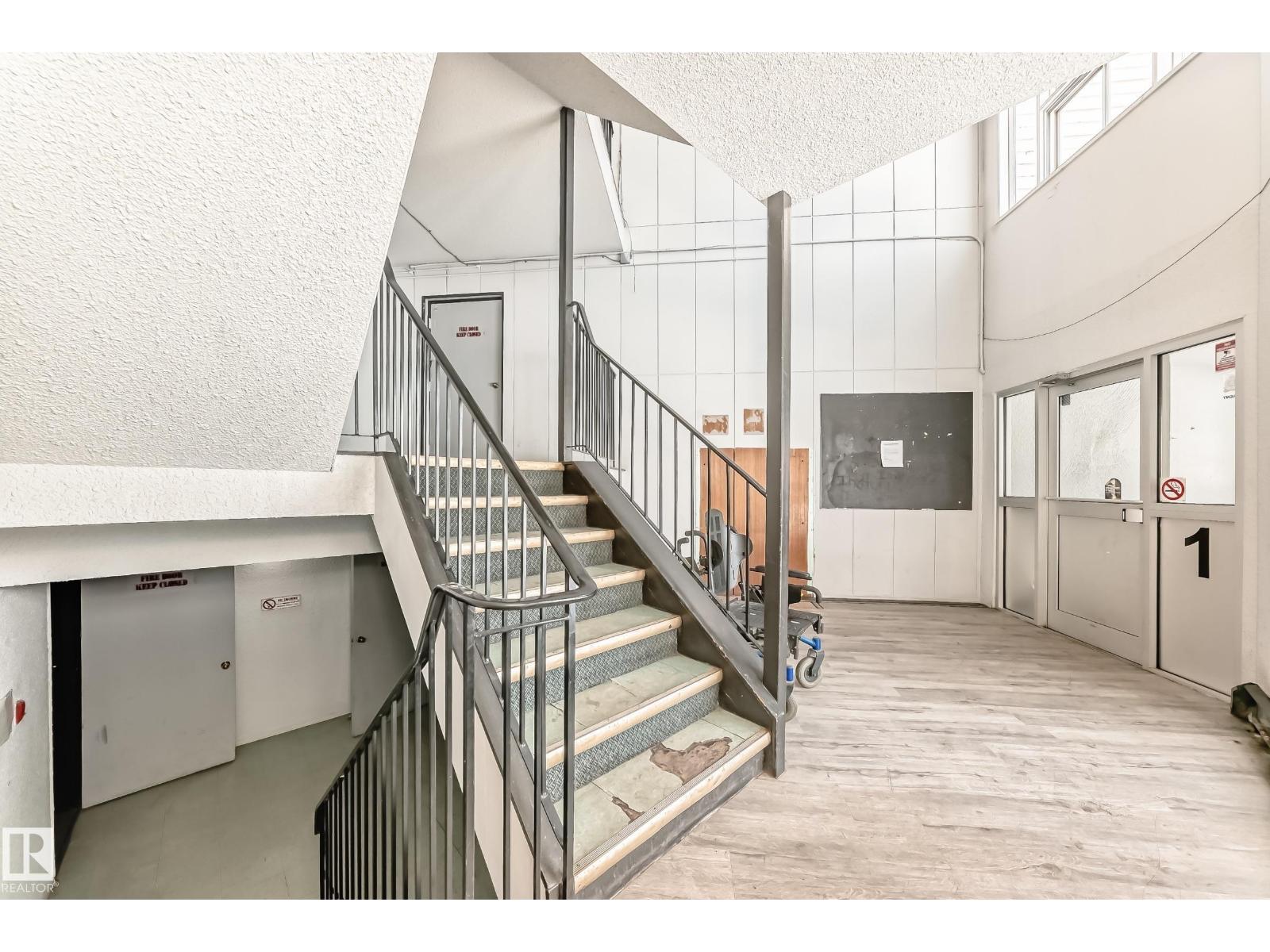 #5C 5715 133 AV NW, Edmonton