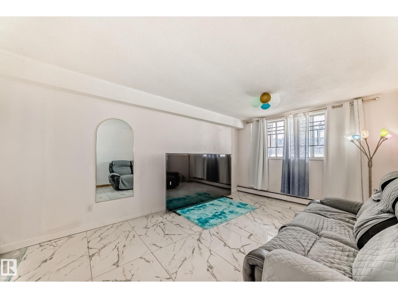 #5C 5715 133 AV NW, Edmonton