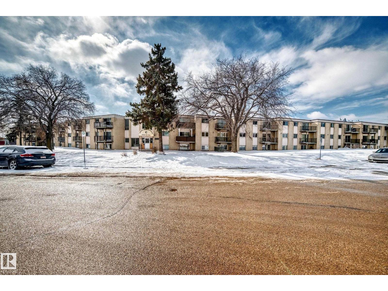 #5C 5715 133 AV NW, Edmonton