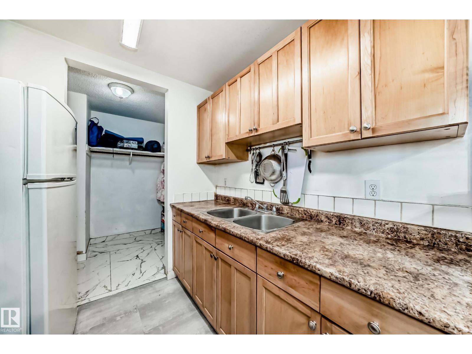 #5C 5715 133 AV NW, Edmonton