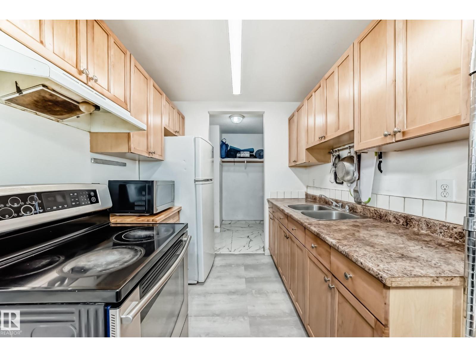 #5C 5715 133 AV NW, Edmonton