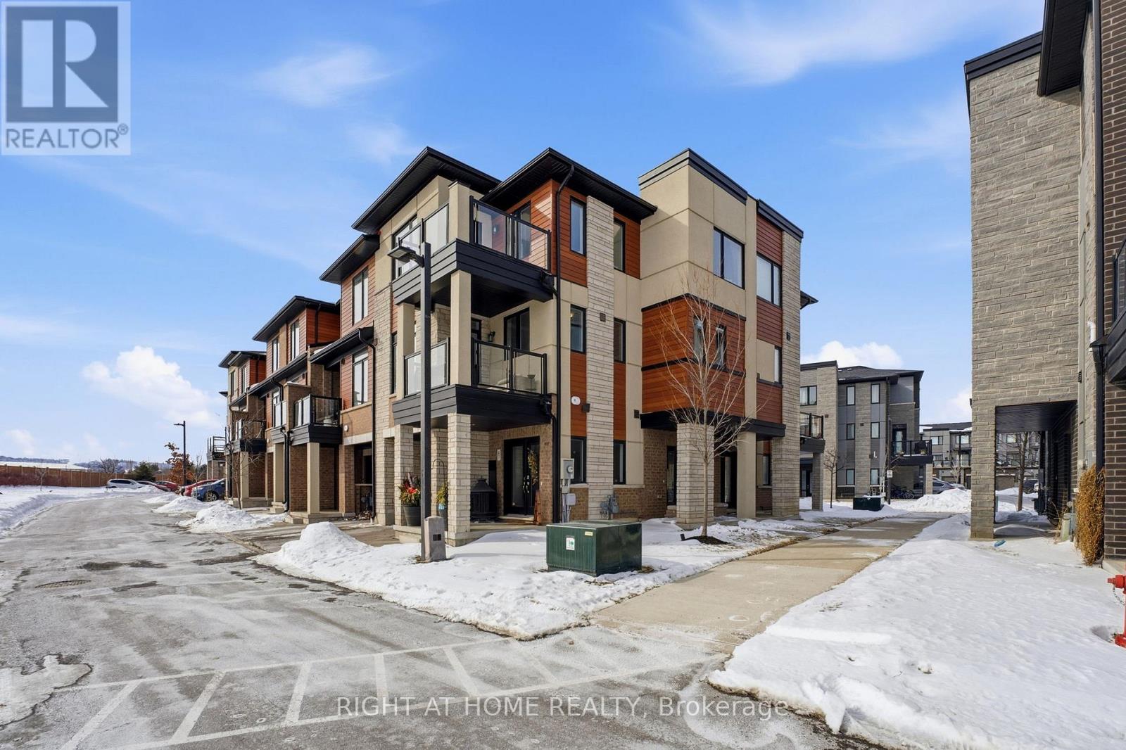 67 – 590 NORTH SERVICE ROAD, Hamilton (Lakeshore), Ontario