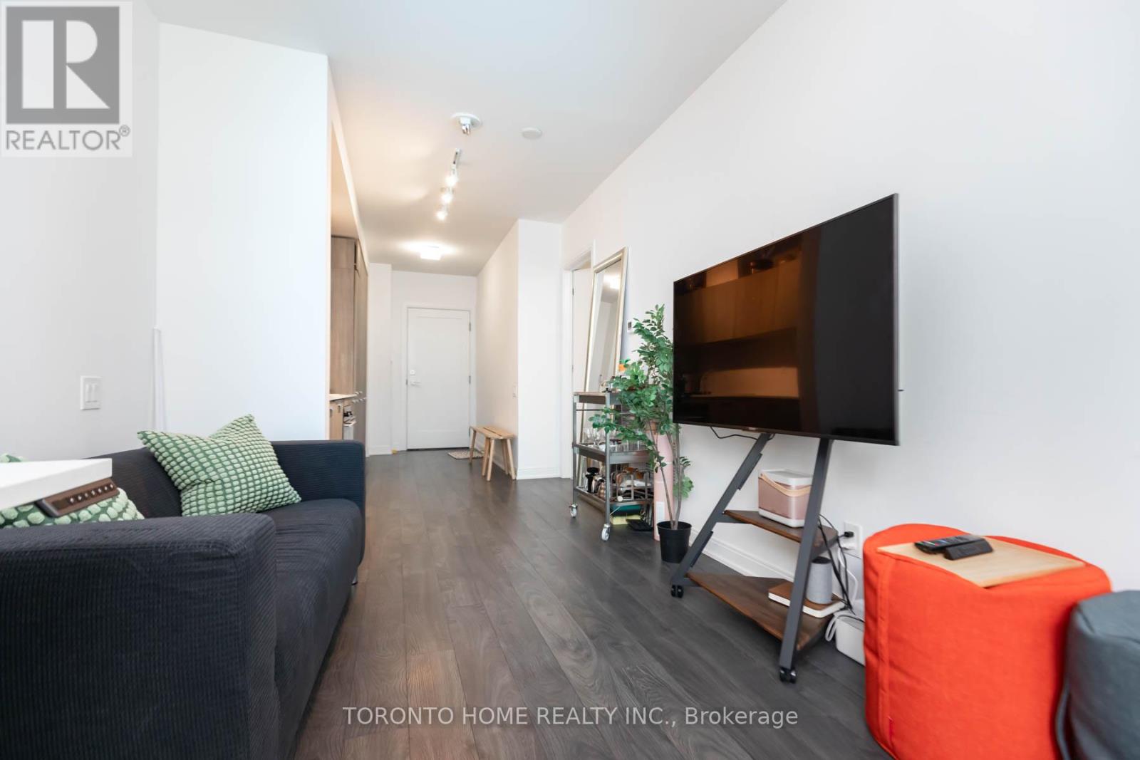 1108 - 50 CHARLES STREET E