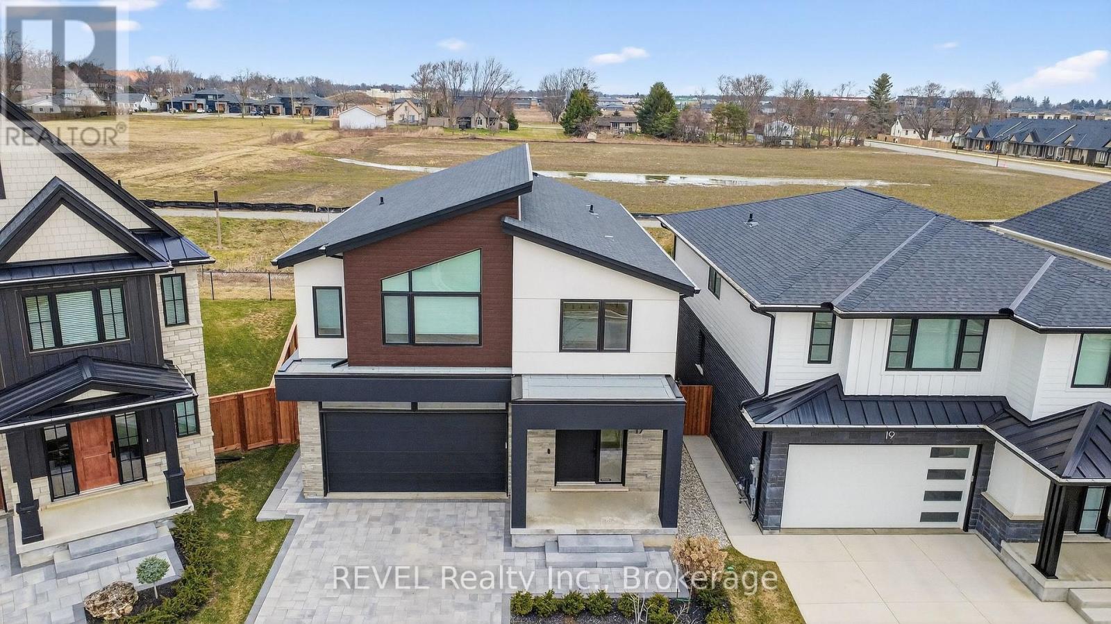 17 ARSENAULT CRESCENT - 2