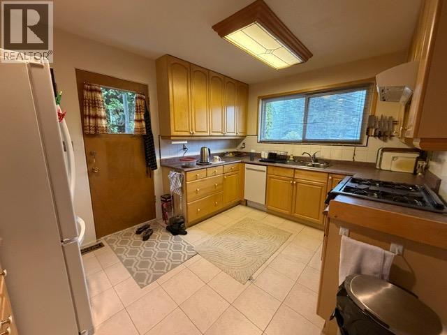 3803 WELLINGTON STREET, Port Coquitlam