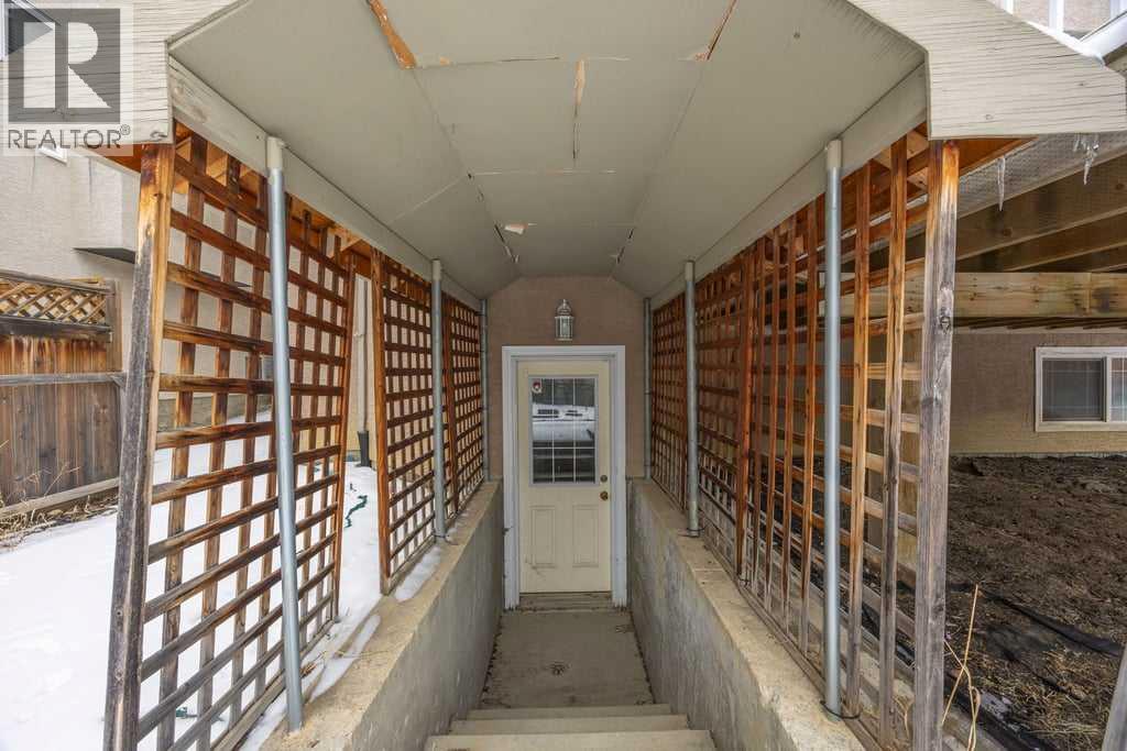 Single Family House for Sale in  Sienna Park Crescent SW Signal Hill Calgary 