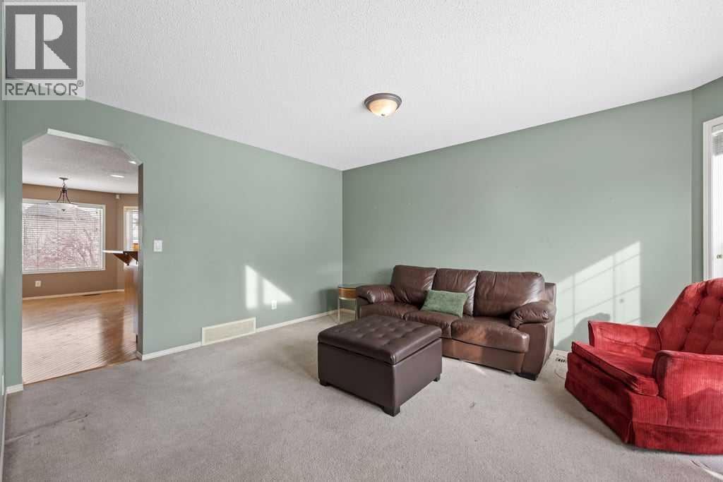 Single Family House for Sale in  Sienna Park Crescent SW Signal Hill Calgary 