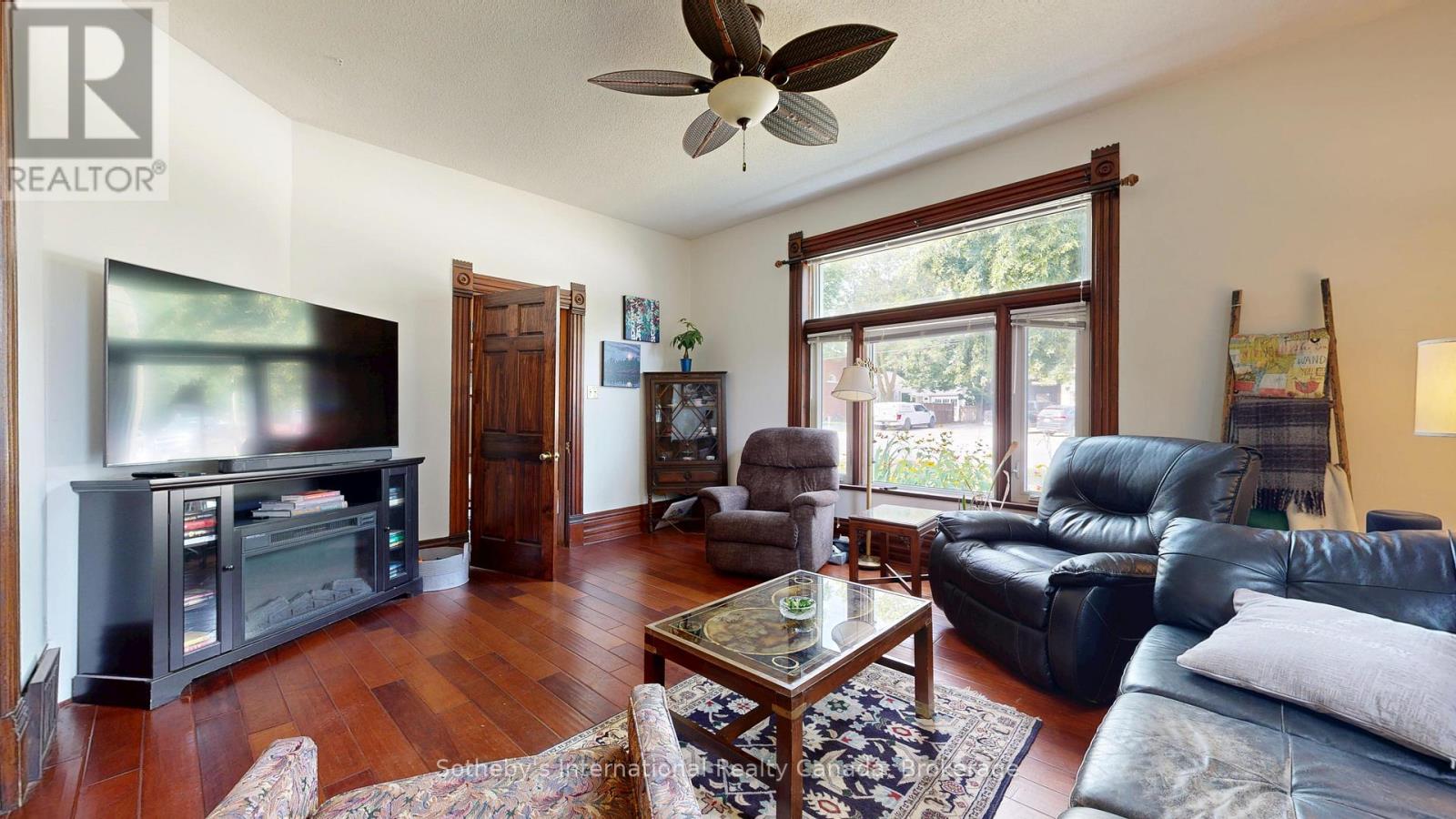 103 BRUCE STREET S - 7