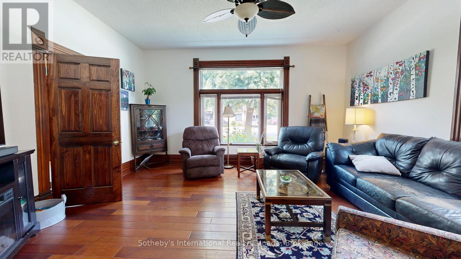 103 BRUCE STREET S - 8