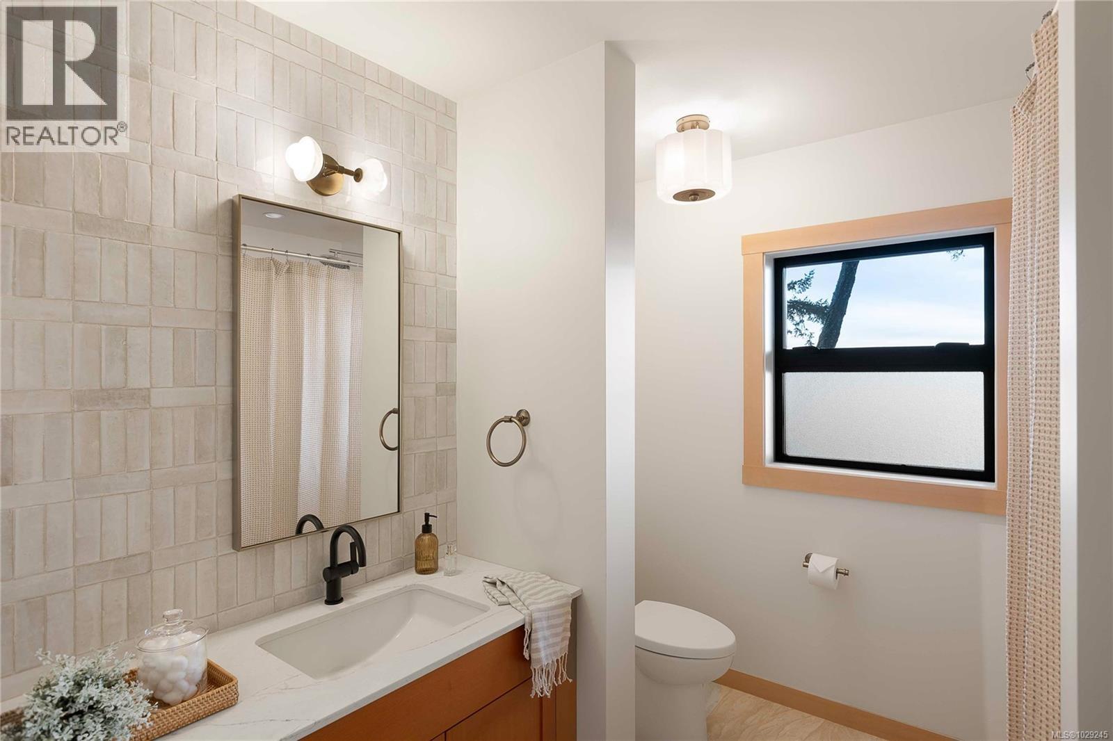  250 Holmes Road, Salt Spring