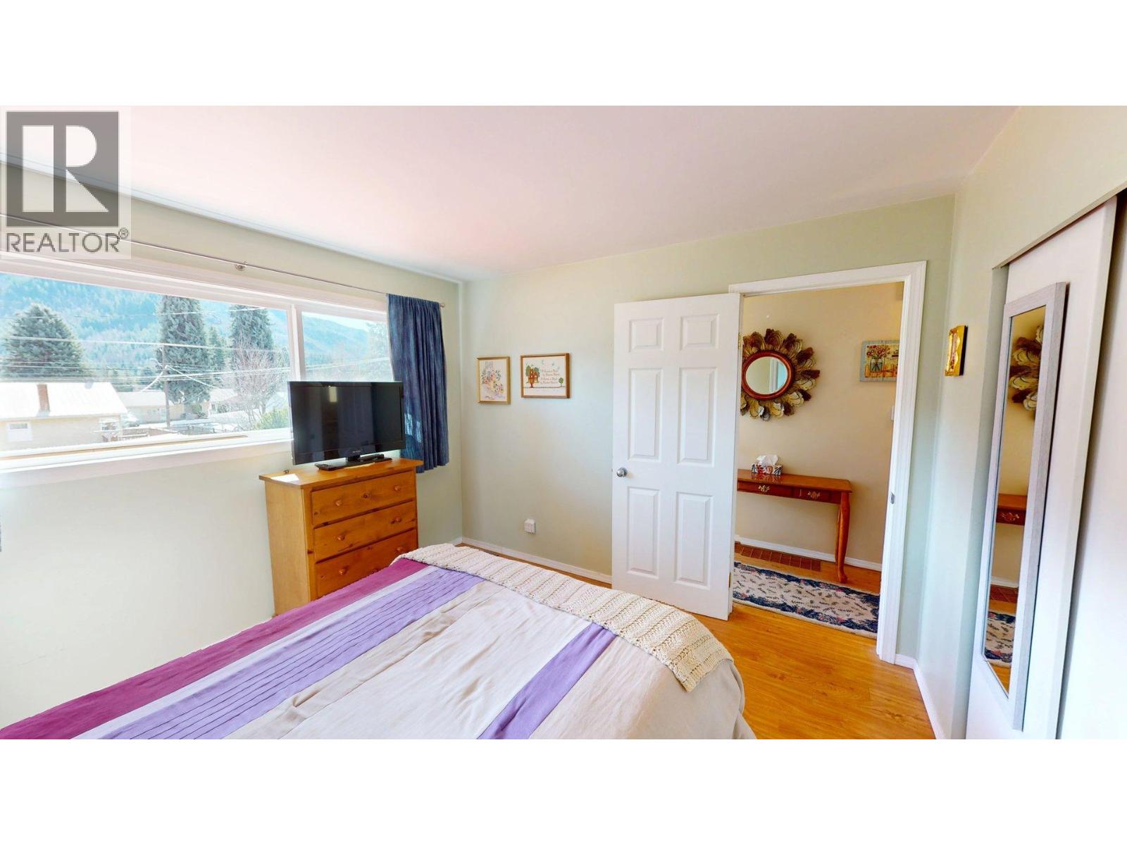 465 11th Avenue, Montrose