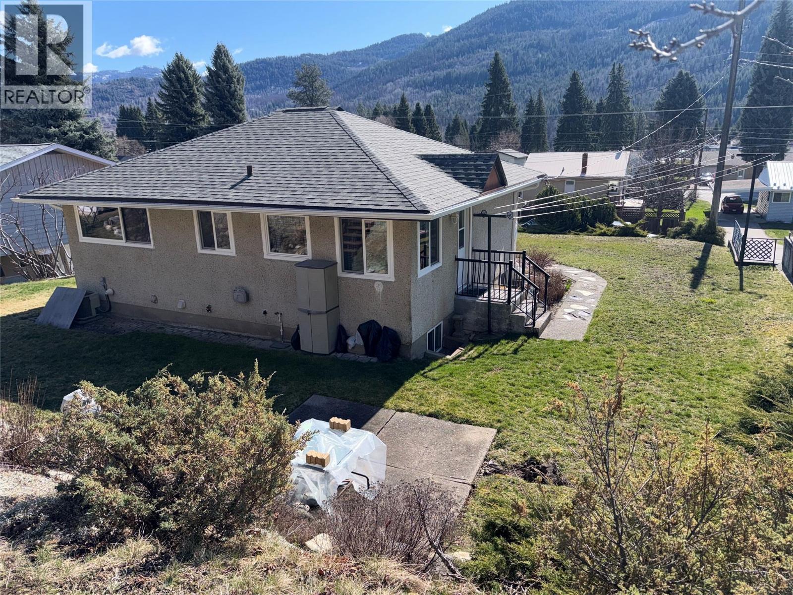 465 11th Avenue, Montrose