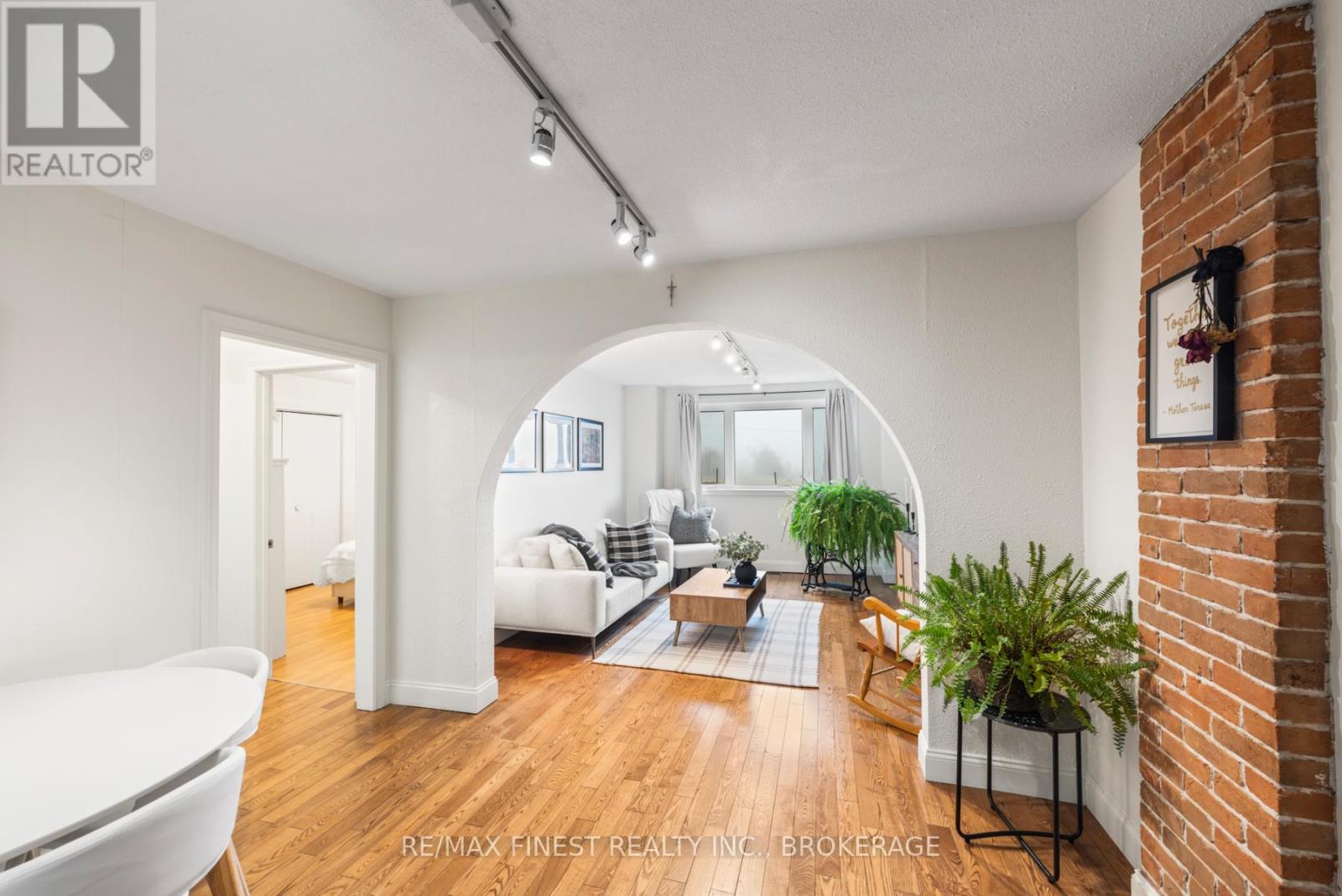 589 KING STREET W - 11