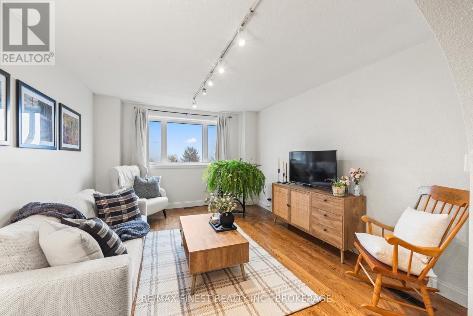 589 KING STREET W - 12