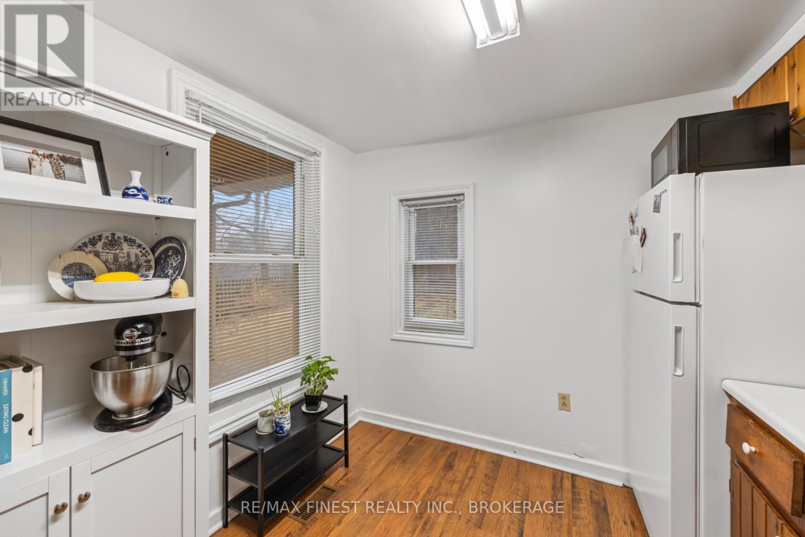 589 KING STREET W - 16