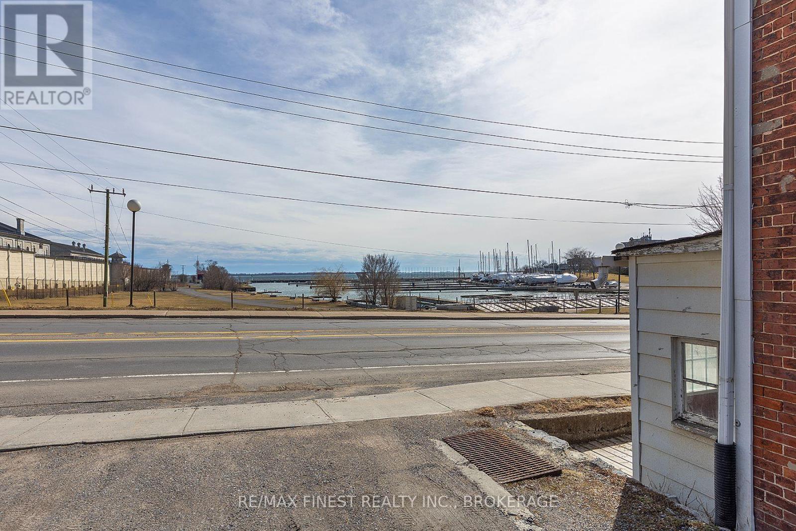 589 KING STREET W - 26