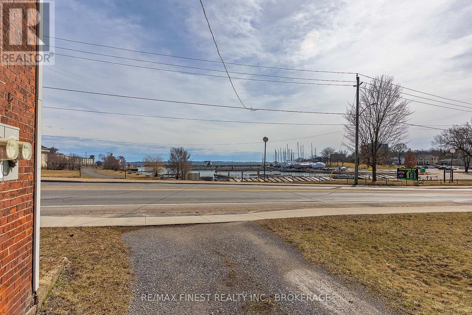 589 KING STREET W - 27
