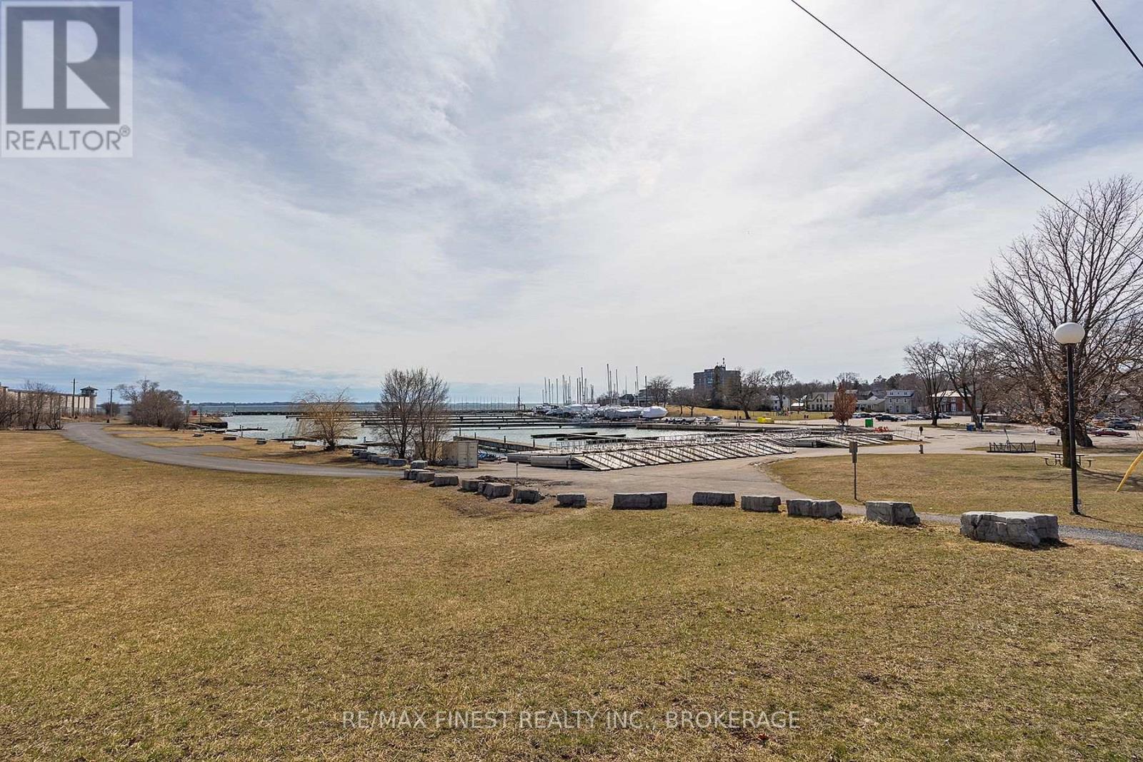 589 KING STREET W - 31