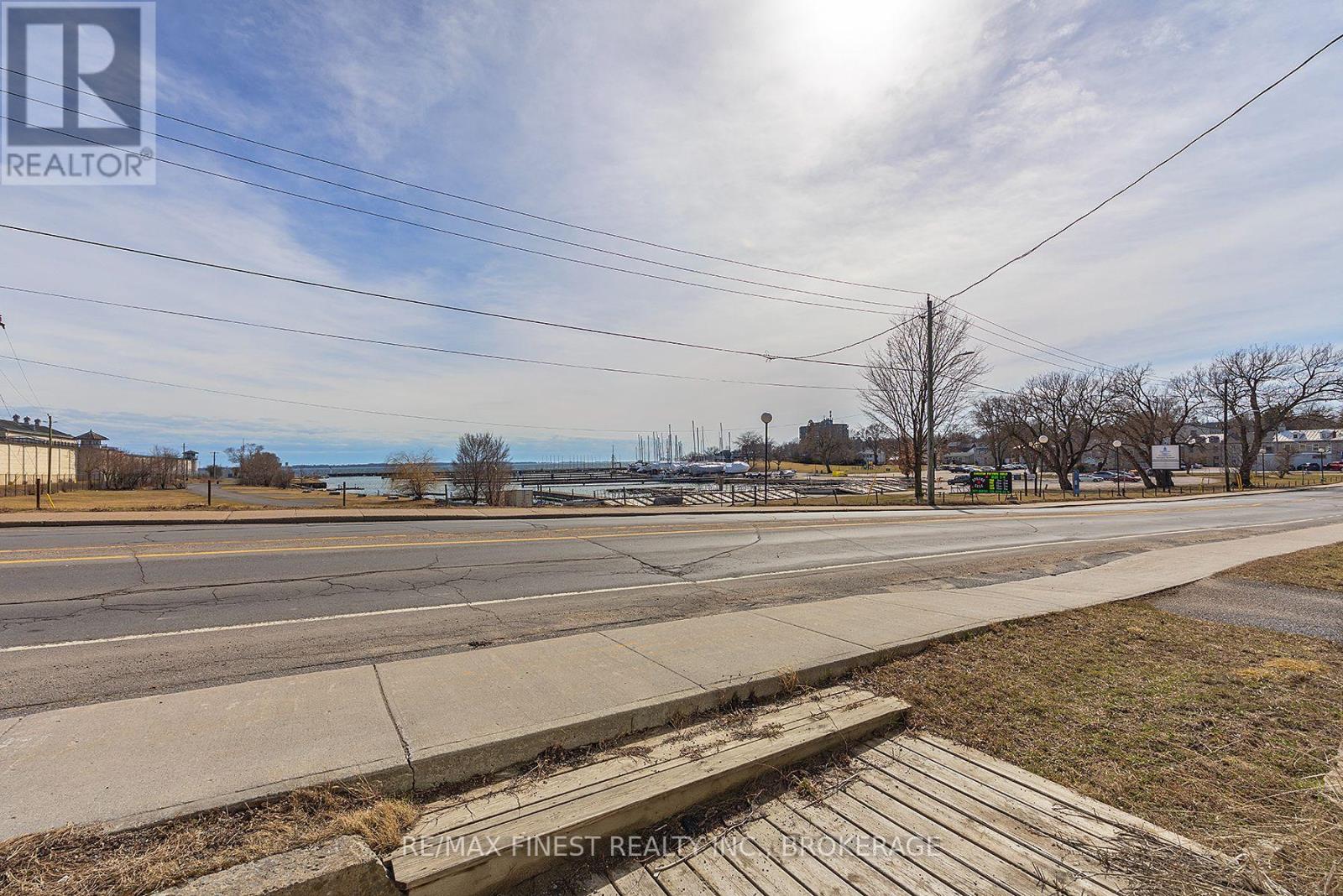 589 KING STREET W - 32