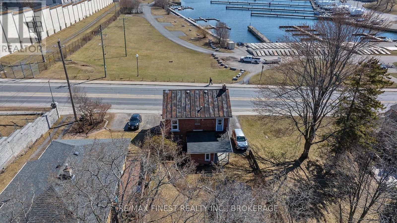 589 KING STREET W - 39