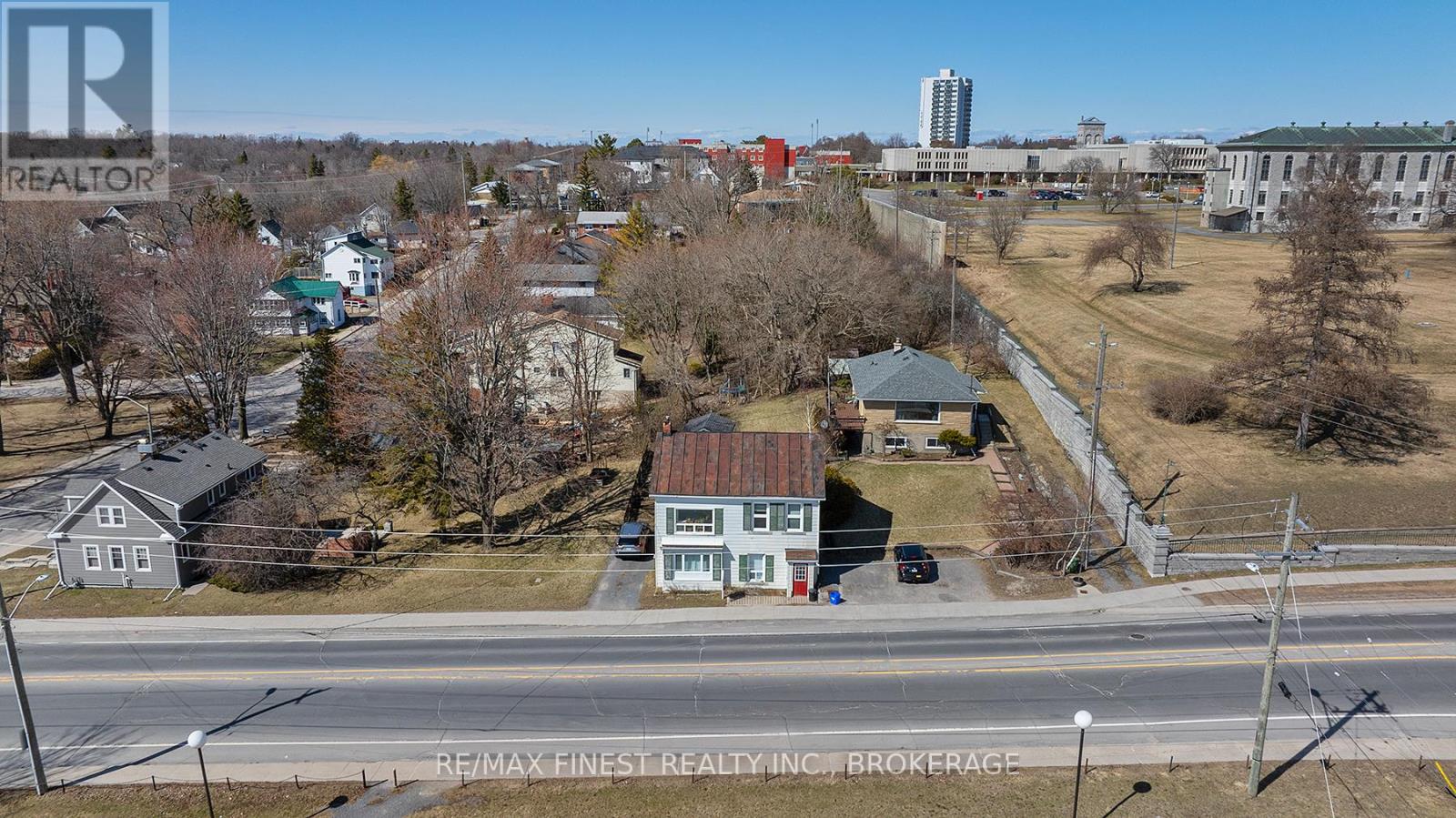 589 KING STREET W - 4