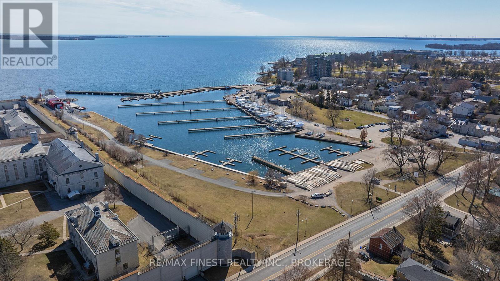 589 KING STREET W - 42